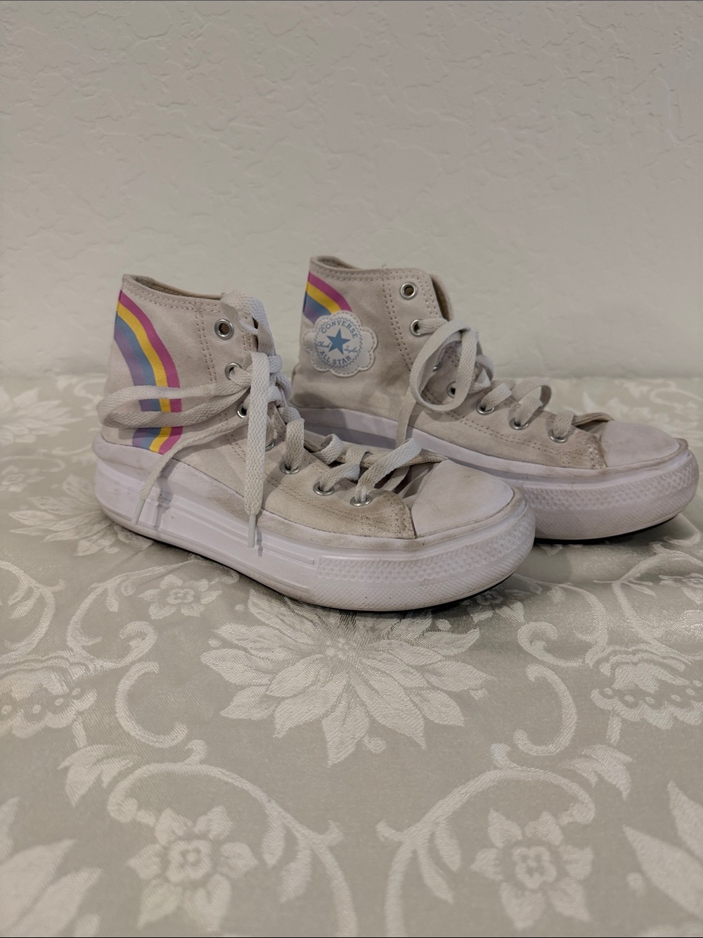 Converse Kids' High-Top Sneakers in Light Gray with Rainbow Accent